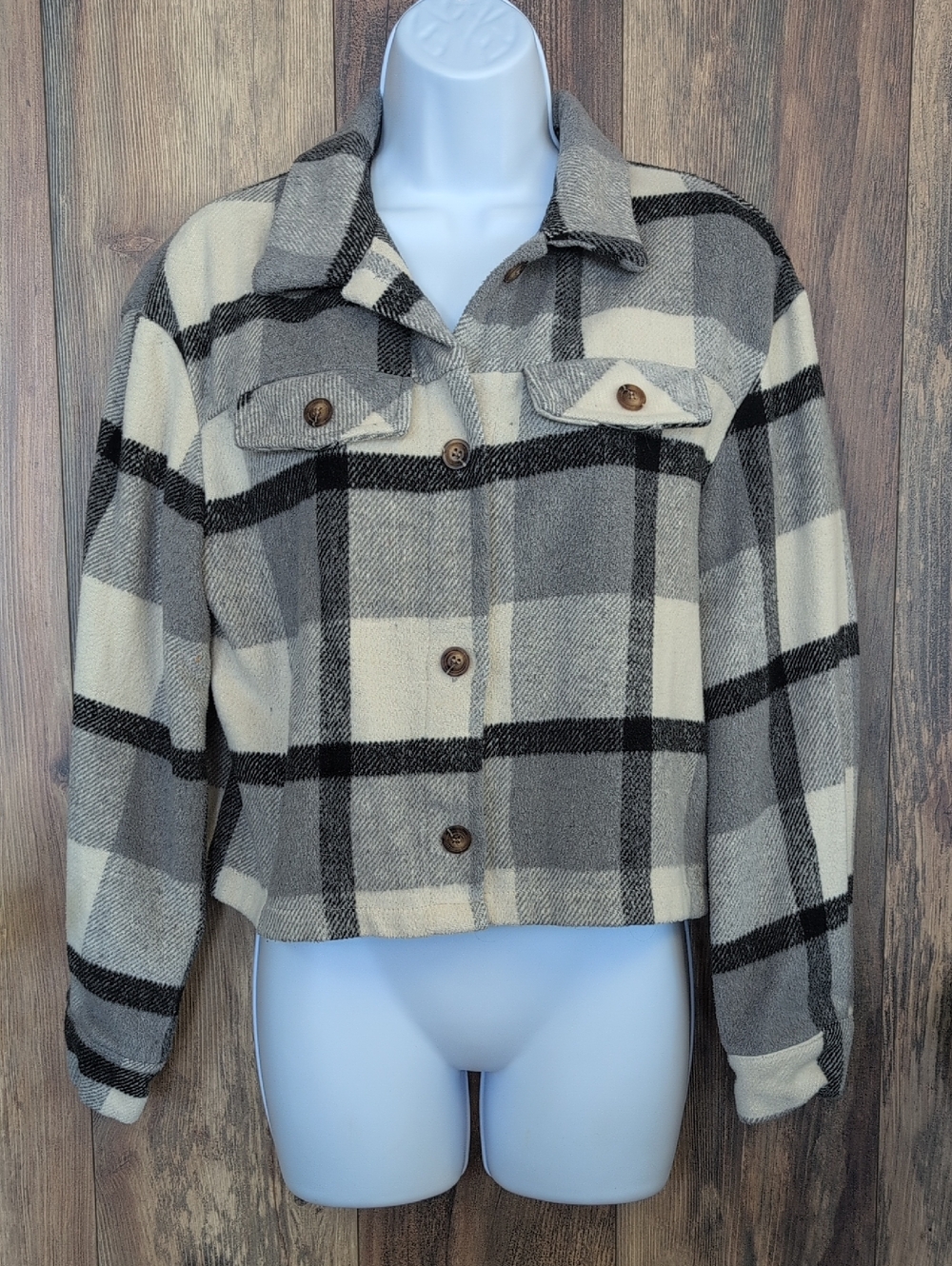 SHEIN Cream & Gray Plaid Cropped Utility Shacket M C191